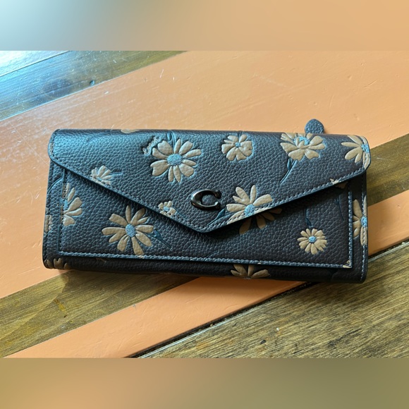 Coach Wyn Soft Wallet with floral print - Picture 7 of 8